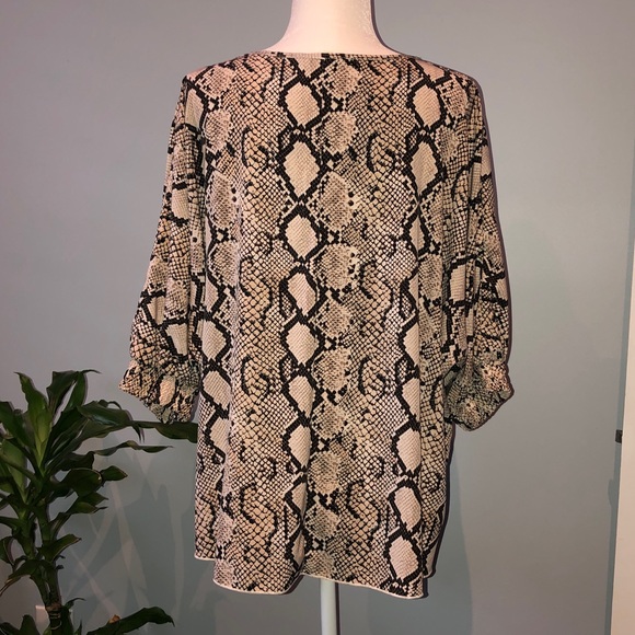 Snake print tie-front top - Picture 2 of 3